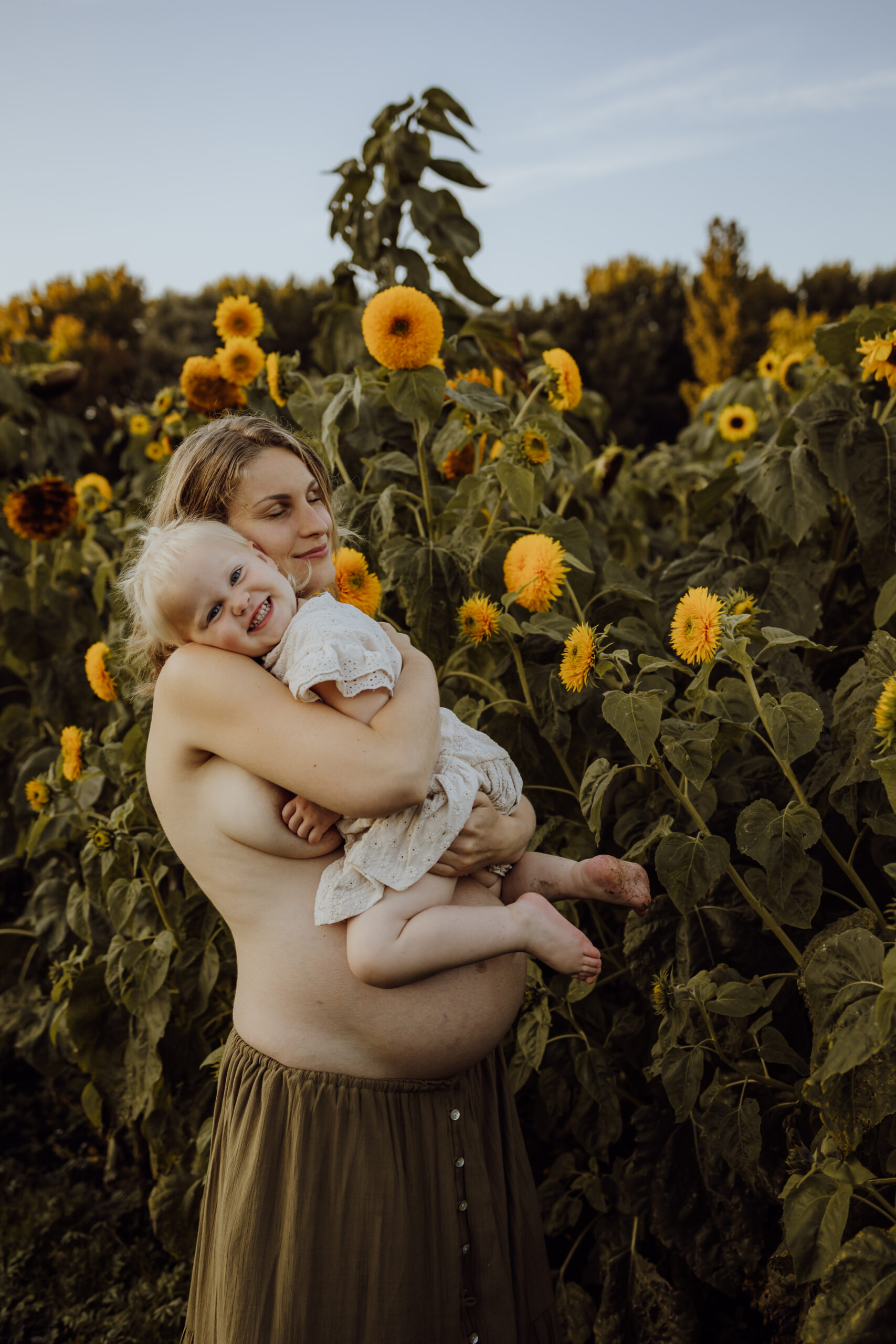 Motherhoodshoot zonnebloemen