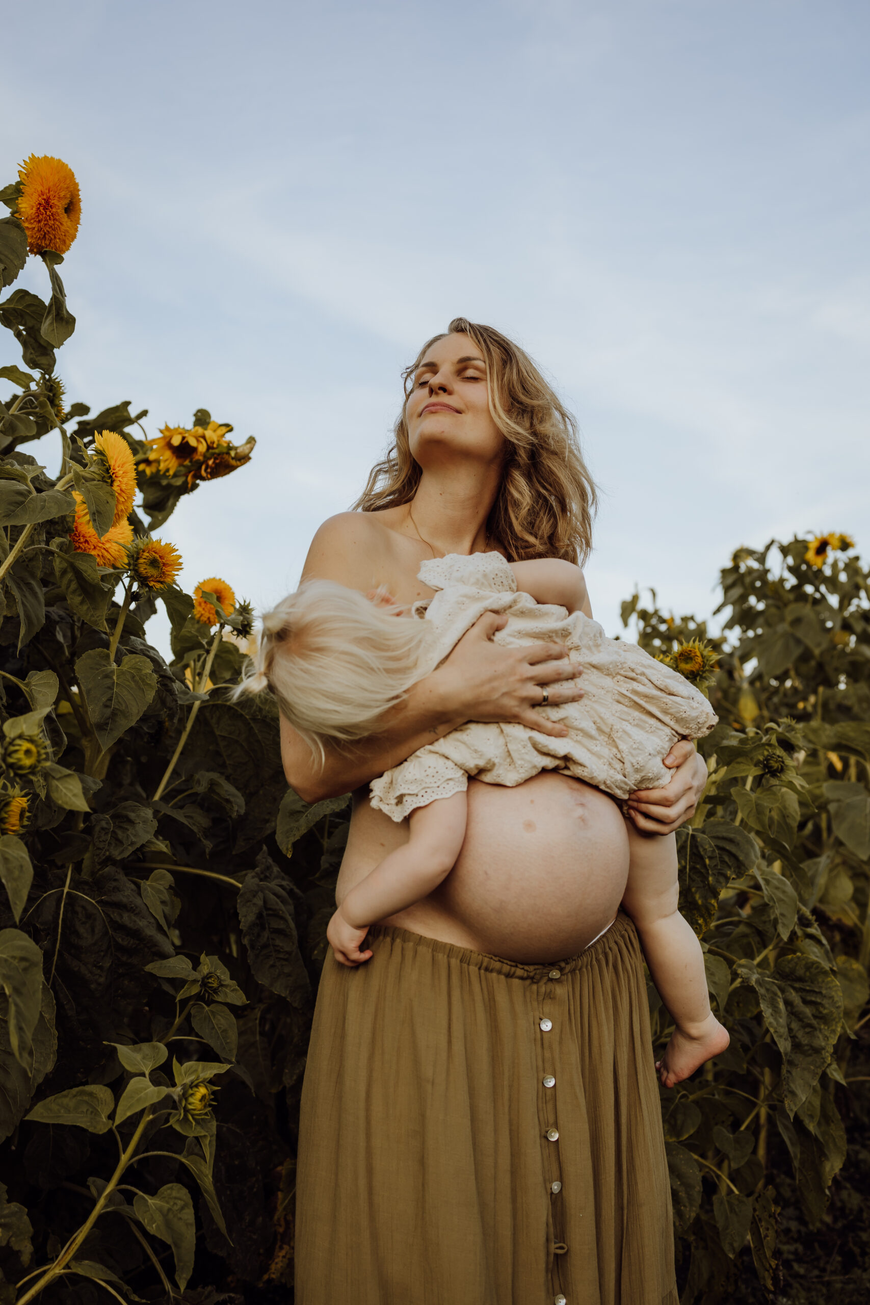 Zwangerschapsshoot Zonnebloemen natuur 